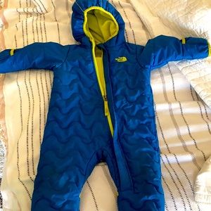 The NorthFace Baby 6-12 M waterproof snowsuit